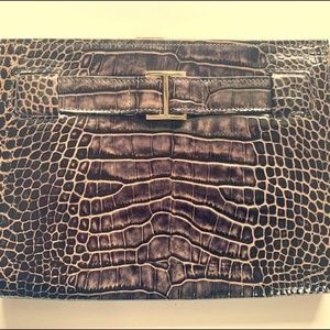 Abas Alligator Clutch in Like-New Condition